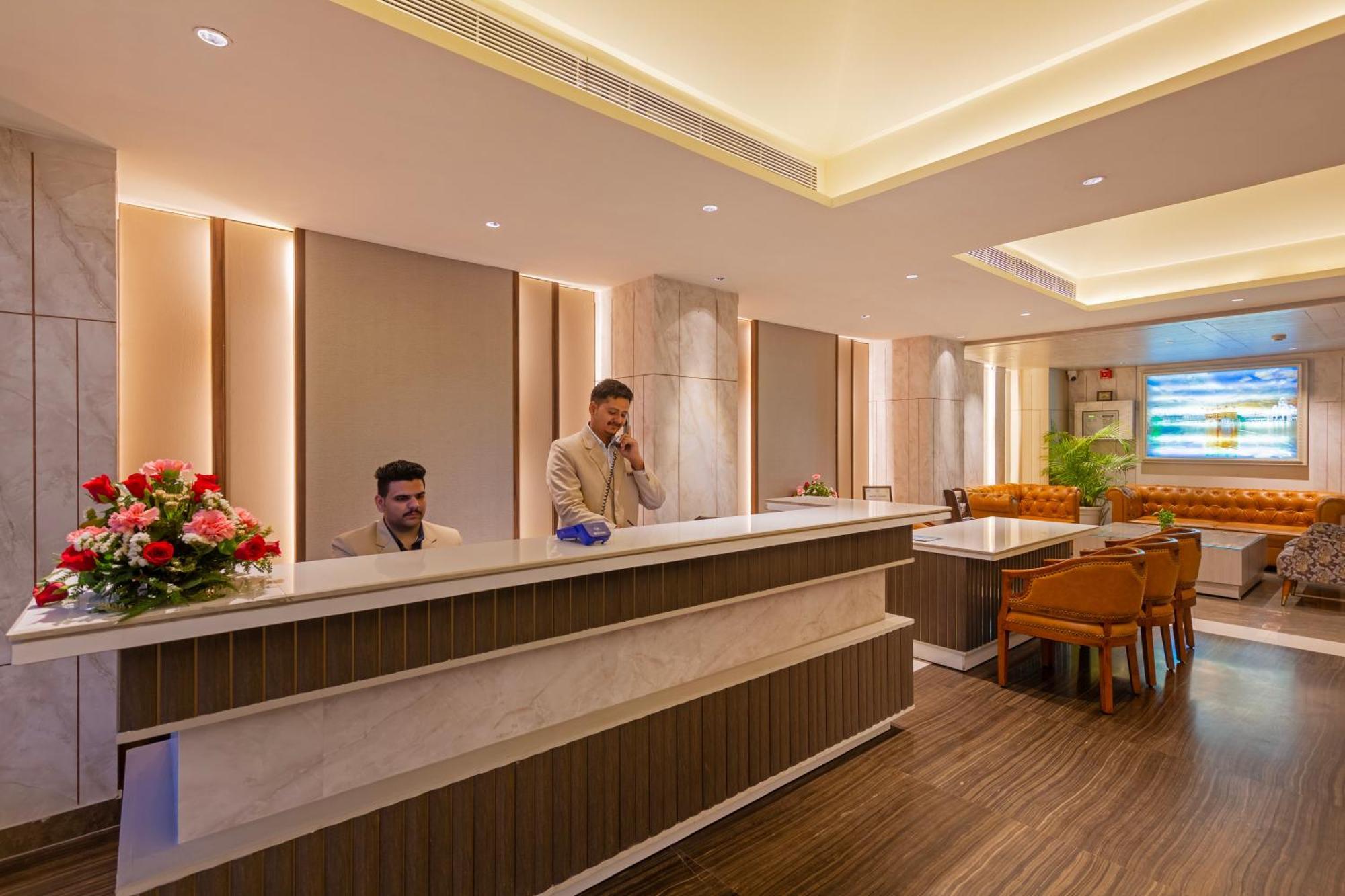 Sandoz Amritsar Near Golden Temple ภายนอก รูปภาพ